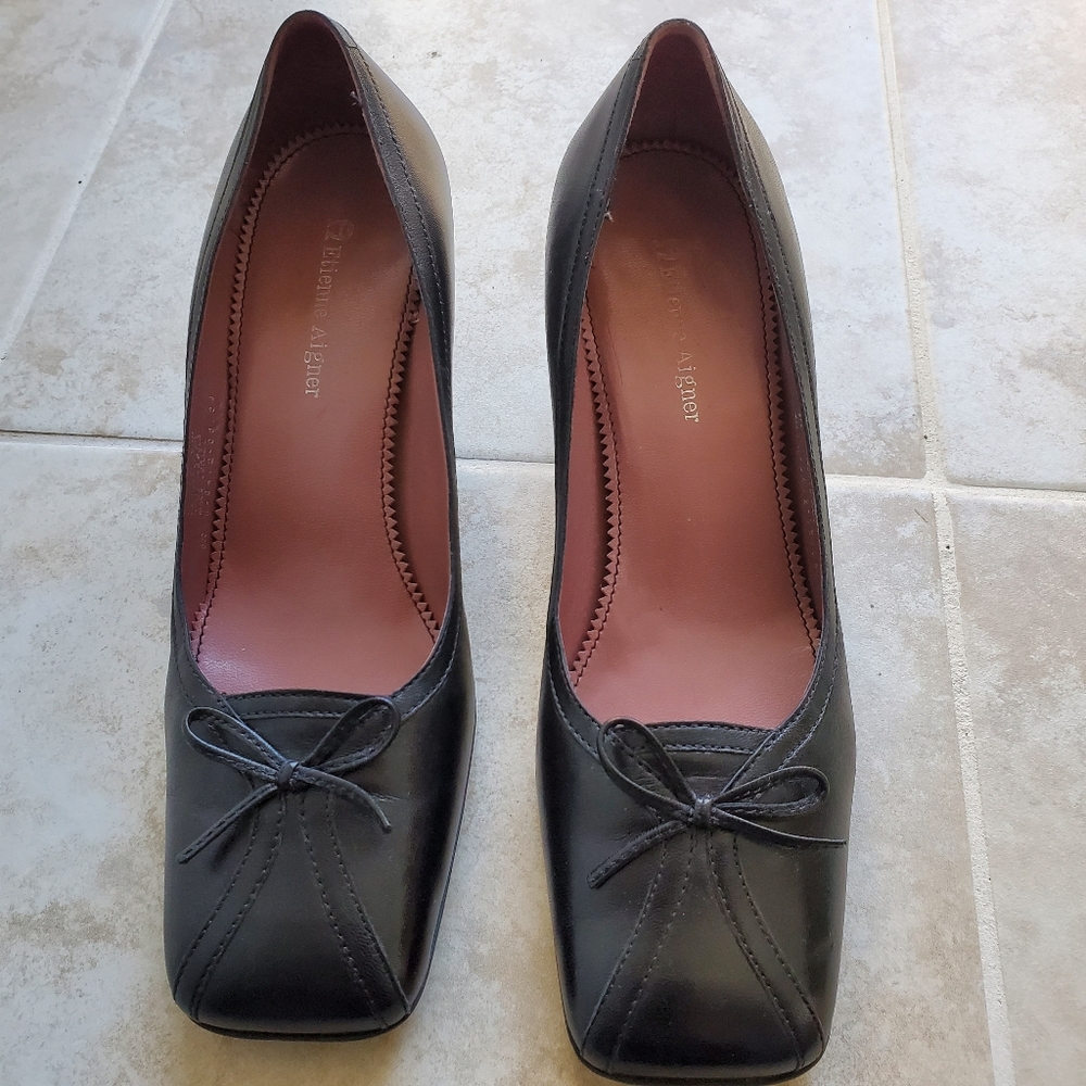 Etienne Aigner Black Leather Square-Toe Bow Pumps
